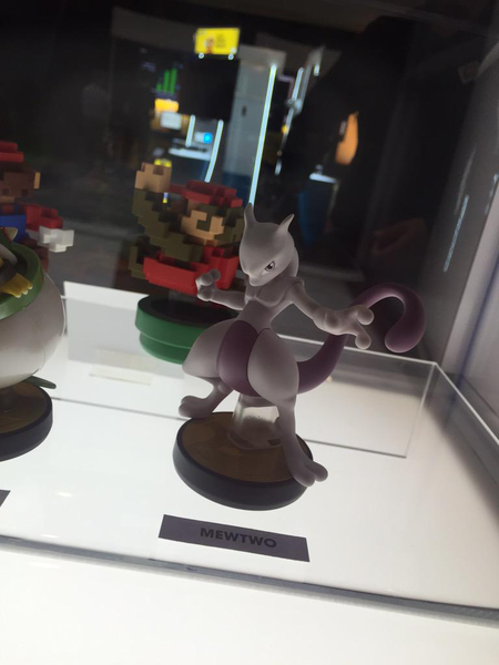 File:Mewtwo amiibo SDCC.png